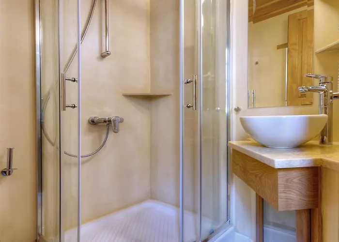 Ritsos 3* מונמבאסיה